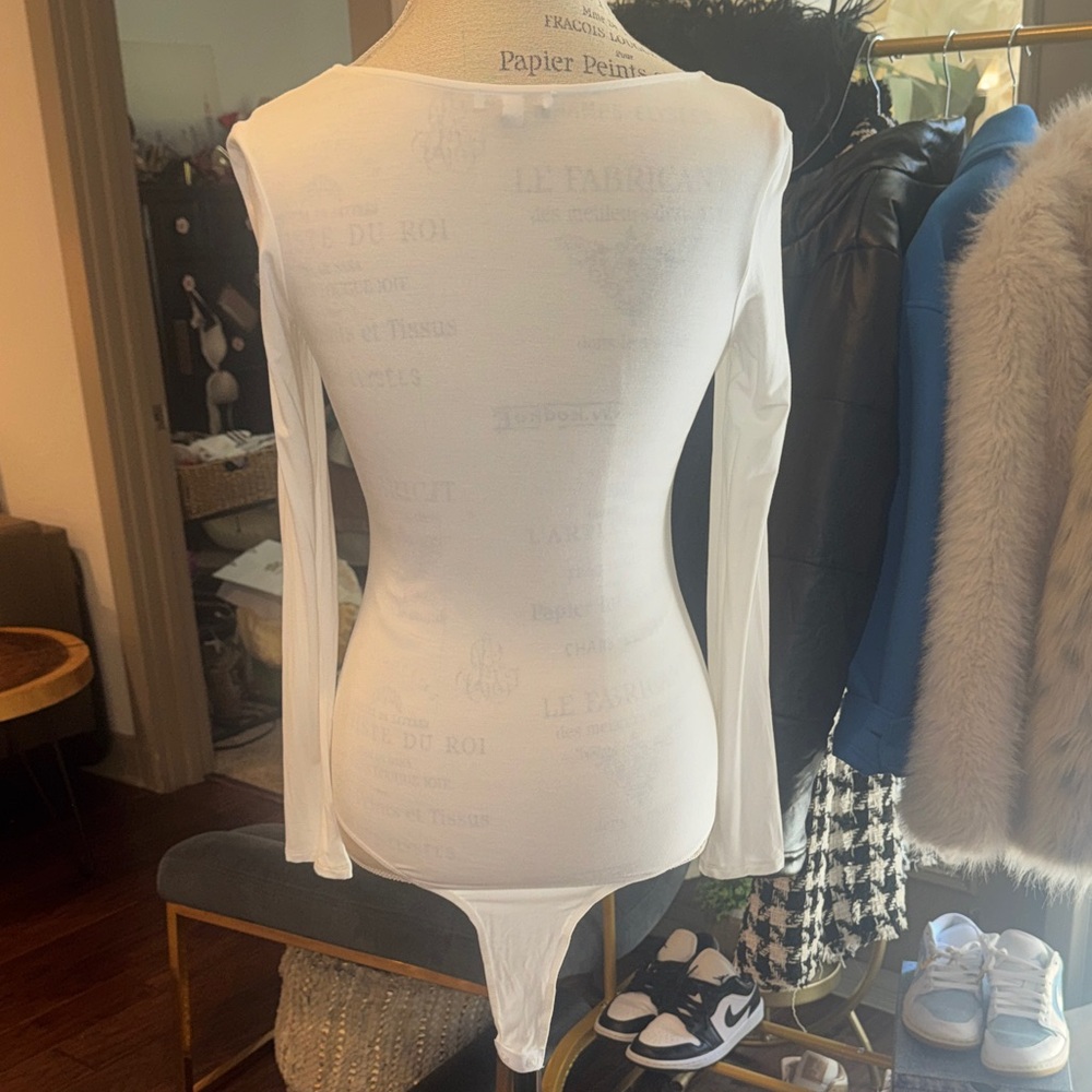 Fashion Nova Elegant White Long Sleeve Bodysuit Casual Women’s Top Medium - Picture 3 of 5